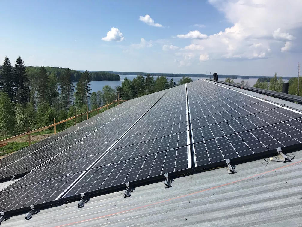 Aurinkosähkö­järjestelmä 37,8 kWp